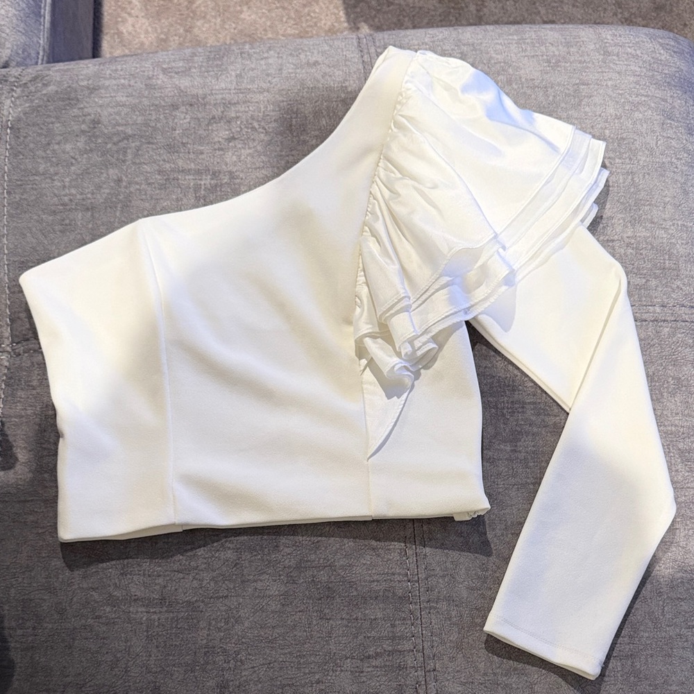 DO+BE Black and White Branded Top Label Detail